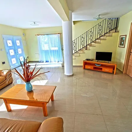 Hara Nissi Beach Villas * Agia Napa