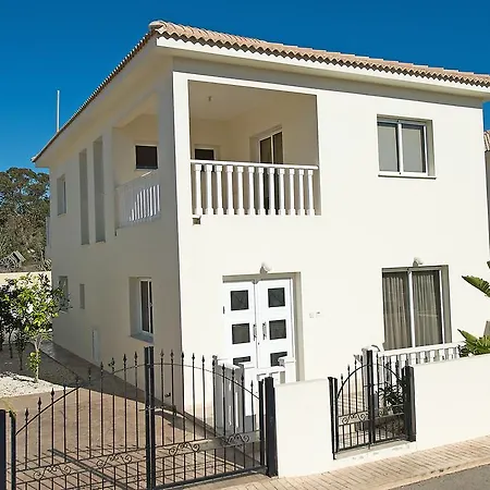 Hara Nissi Beach Villas *